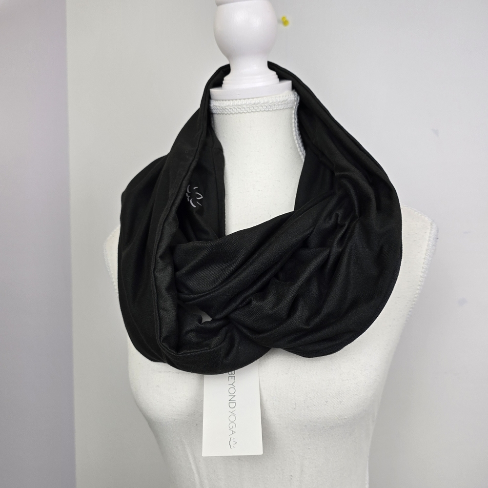 Beyond Yoga Infinity Scarf NWT Black Soft Cozy, O/S